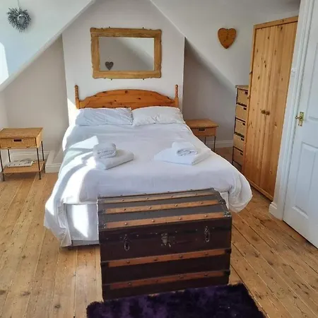 Endeavour - A Wonderful * Whitby