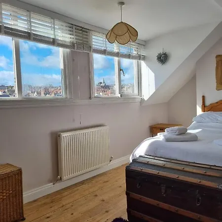 Endeavour - A Wonderful * Whitby